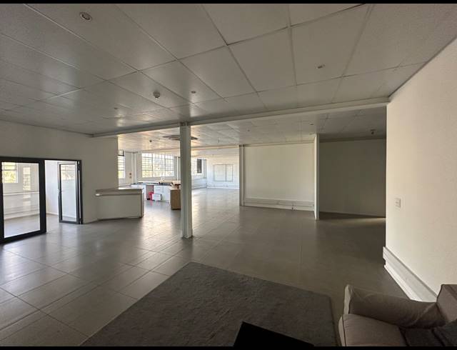 250M² OFFICE TO LET IN WOODSTOCK